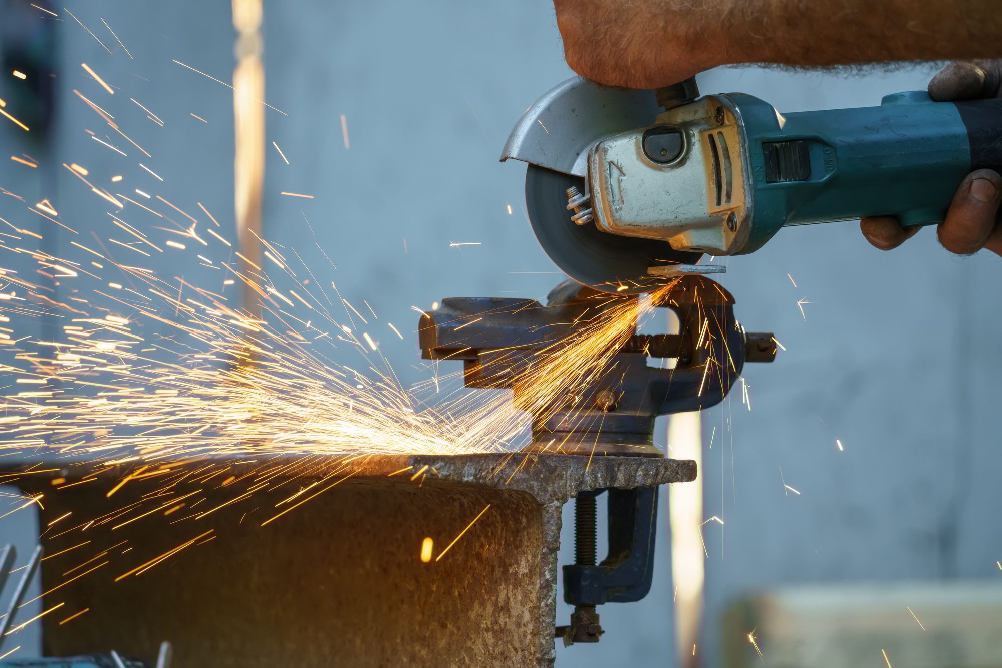 flex cutting metal with sparks