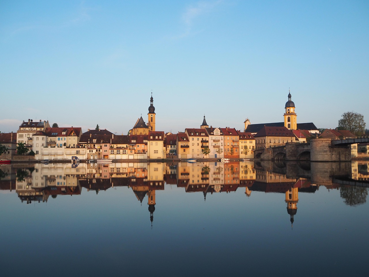 kitzingen-am-main-2558160_1280