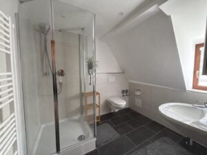 Wohnung 1 - Badezimmer (obere Ebene)