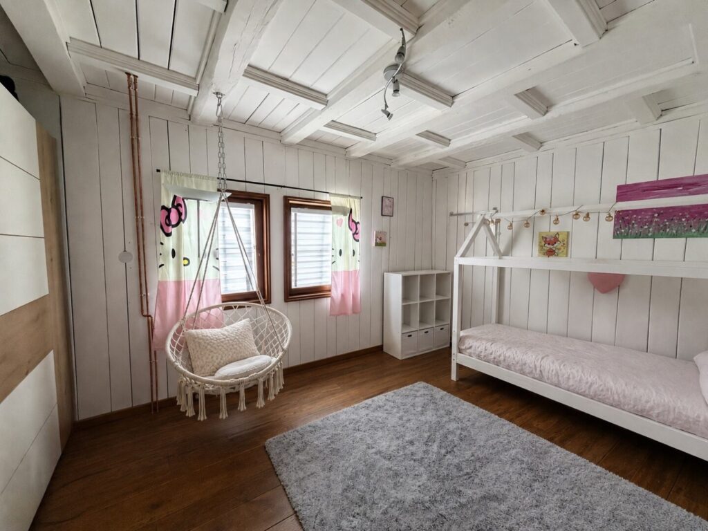 Wohnung 1 - Zimmer 2 (obere Ebene)