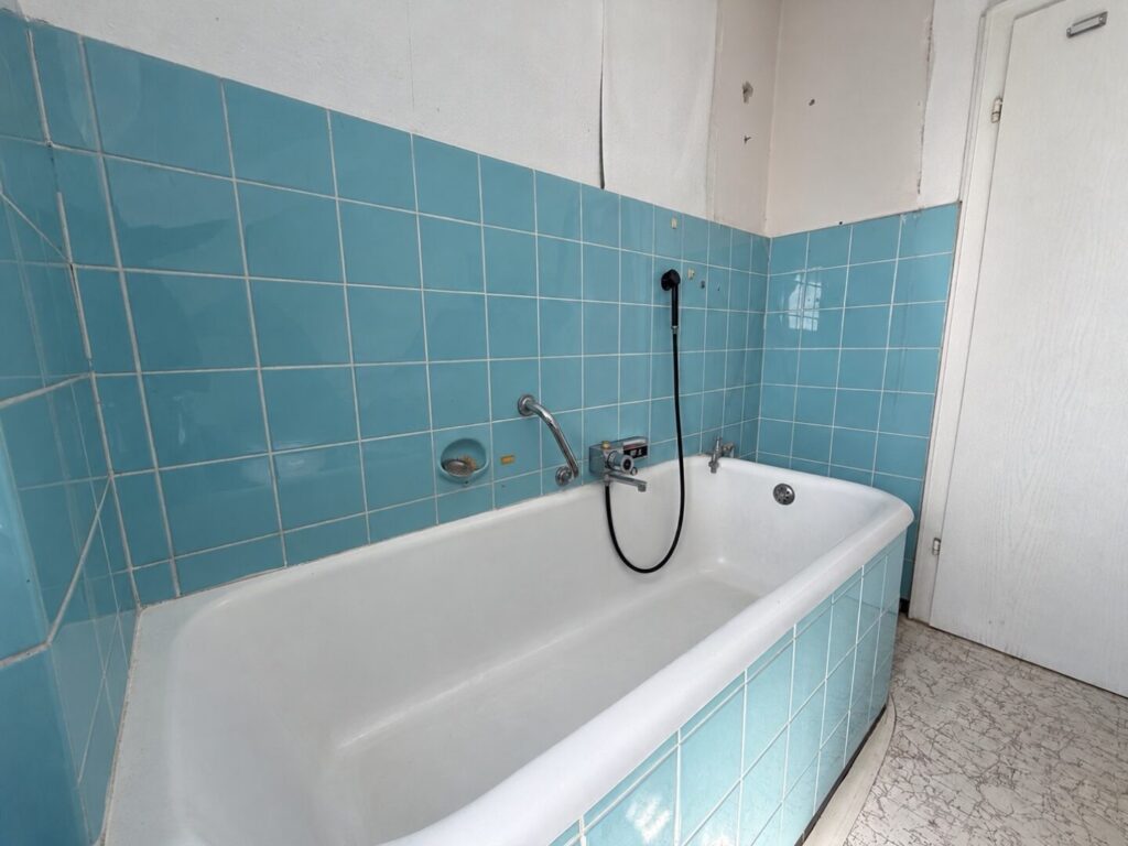 Erdgeschoss – Wohnung 2 – Badezimmer