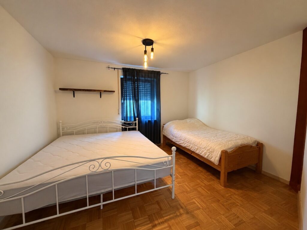 Erdgeschoss – Wohnung 2 – Schlafzimmer